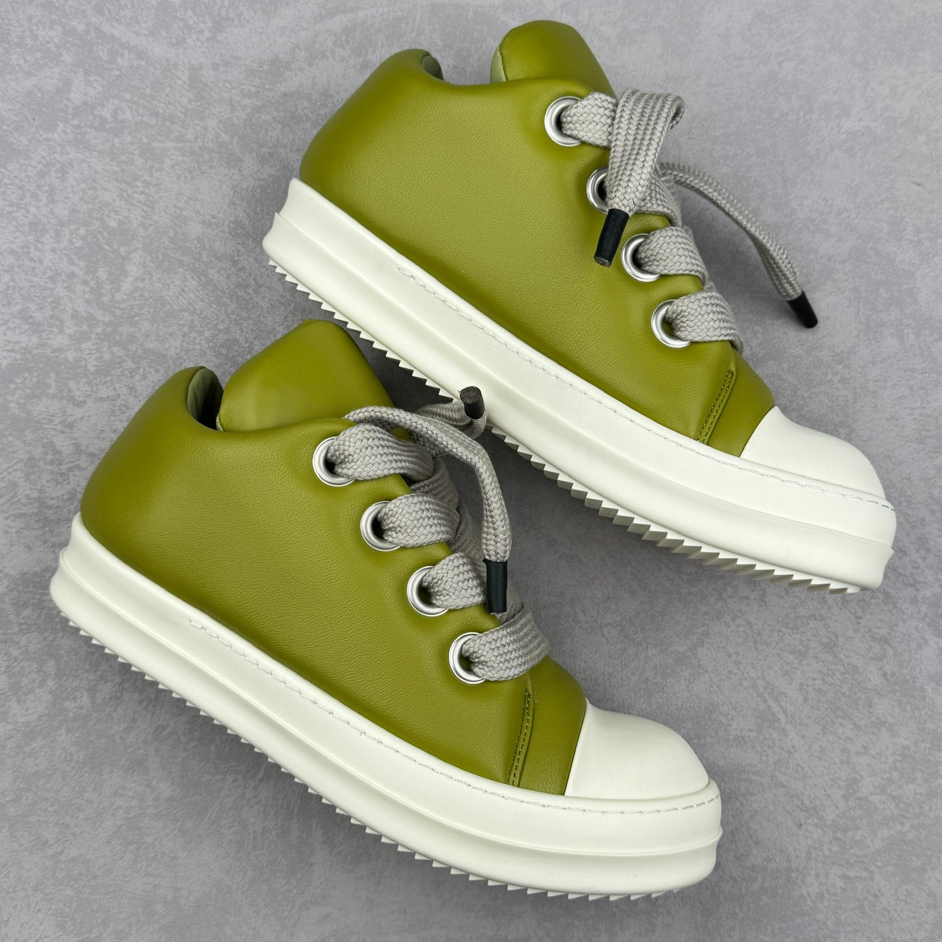 สีเขียว