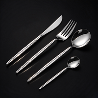 Ensemble de couverts en acier inoxydable 304 de haute qualité, finition miroir, manche texturé, couteau, fourchette, cuillère pour la restauration et les mariages