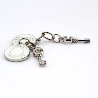Fabrication de porte-clés en métal sur mesure, porte-clés et porte-monnaie en forme de clé plaqués argent pour cadeaux d'affaires et promotion