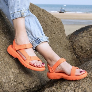 2024 <span class=keywords><strong>sandalias</strong></span> coloridas de gelatina caliente para <span class=keywords><strong>mujer</strong></span>, <span class=keywords><strong>Sandalias</strong></span> de plástico EVA, zapatos planos para dama, zapatos deportivos de senderismo de verano, <span class=keywords><strong>sandalias</strong></span> de playa para <span class=keywords><strong>mujer</strong></span> - Product Image 2