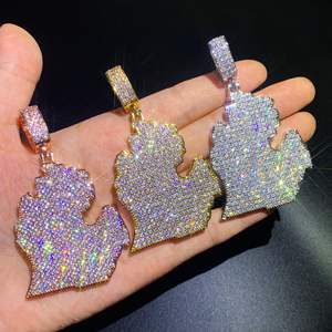 Ciondolo Mappa Nord America in Rame Intarsiato con Zirconi Completamente Incastonato Versatile Collana con Ciondolo Hip-hop - Product Image 1