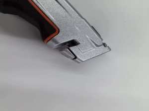 Coltello Elettrico Industriale REEKE per Lavori Pesanti, Lama in Acciaio Inox con Bordo Seghettato, 4 Lame, Lunghezza 610mm, Pulsante di Azionamento - Product Image 5
