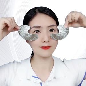 Patchs pour les yeux en feuille d'argent premium Anti-âge Soulagement des poches avec rétinol Acide hyaluronique Vegan <span class=keywords><strong>Effet</strong></span> rafraîchissant à absorption rapide - Product Image 3