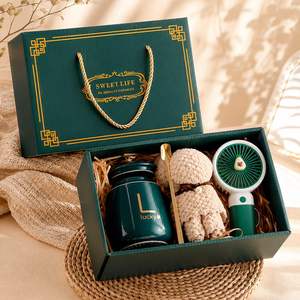 Ensemble de remerciement client vert foncé : Tasse à café, serviette de toilette, mini-ventilateur, emballage personnalisé pour cadeaux d'affaires exécutifs - Product Image 1