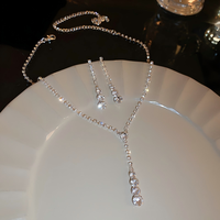 Parure de bijoux de luxe pour femme, élégante et minimaliste, avec strass et diamants, comprenant un collier lariat en Y et des boucles d'oreilles, idéale pour les mariages