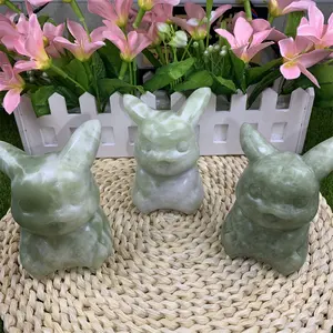 Venta al por mayor de piedra natural artesanal natural Xiuyan Jade piedra tallada artesanía figura de dibujos animados estatua