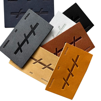 Étiquettes en cuir microfibre gaufré écologiques de haute qualité avec logo personnalisé, découpe droite, pliage, délai d'échantillon de 7 jours pour vêtements