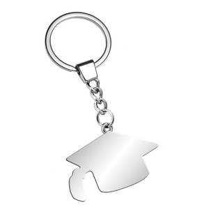 Llavero de metal rojo y negro con diseño de toga académica para uso como soporte de llaves - Product Image 2