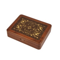 Boîte à chocolats rectangulaire en bois avec couvercle gravé au laser, doublure en PU, logo personnalisé pour l'emballage de cadeaux de dessert du Ramadan et de l'Aïd au Moyen-Orient