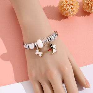 <span class=keywords><strong>HS123</strong></span> Bracelet tendance Snoopy en acier inoxydable, ajustable, avec breloques en forme d'os, cadeau pour étudiante, bracelet argenté pour femme - Product Image 2