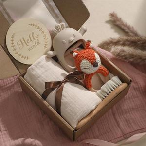Set de Regalo para Bebé Recién Nacido 'Hello World' - Manta Envolvente de Algodón, Mordedor y Kit de Cepillos para Baby Shower - Product Image 1