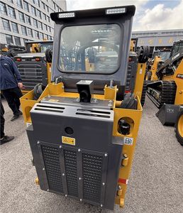 Minicargadora Compacta de Alta Eficiencia con Neumáticos Xc7-Sr04, Fabricante Chino, Gran Venta - Product Image 4