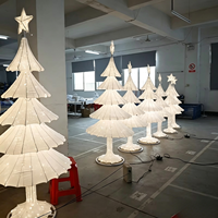 Luxuriöse LED-Sternen-Gipfeldekoration Stoff-Weihnachtsbaum-Bodenleuchte für Hochzeitsempfang Bühne Weihnachtsveranstaltung Dekor Requisiten