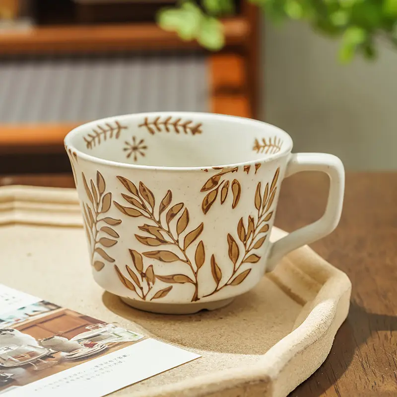 Taza de café de cerámica en bruto de estilo rústico dibujado a mano minimalista Ins
