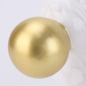 रेडीको नवीनता सफेद और सोने के सिरेमिक बुलडॉग के साथ शेल्फ डेस्क और अद्वितीय पालतू उपहार के लिए बॉल आधुनिक घर सजावट के साथ - Product Image 4