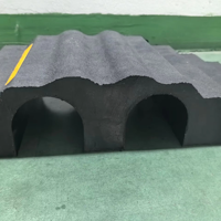 Rampe de protection de câbles en caoutchouc de haute qualité pour route, protection de câbles et de tuyaux, cache-câbles de sol noir avec bande réfléchissante 2 canaux