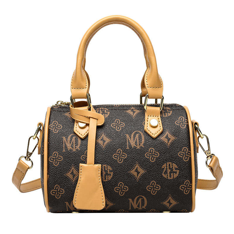 สีแดงเข้ม