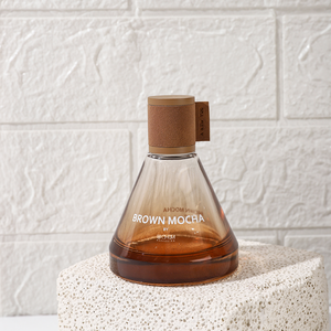 Chum Sang Trọng Rỗng Bơm Lại Thủy Tinh Đóng Gói Chai Tam Giác Không Thường Xuyên 50Ml 65Ml Chai Nước Hoa Với Uốn Phun - Product Image 1