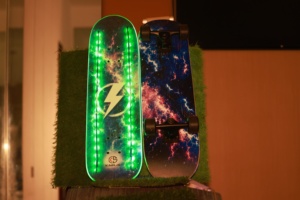 Tabla de Skateboard con Temática Espacial Púrpura, con Logotipo de Rayo, de Madera de Arce, Forma de Paleta, Duradera, Estilo Moderno para Exteriores - Product Image 3