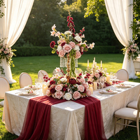 Centro de mesa floral romántico de rosas de seda color burdeos, arreglo de flores artificiales para la recepción de bodas, decoración de mesas de hotel.