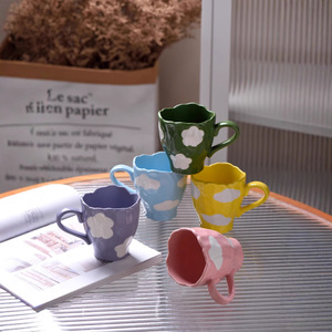 <span class=keywords><strong>Tazze</strong></span> da caffè fatte a mano a caldo <span class=keywords><strong>tazze</strong></span> da caffè Oversize carino piccolo cuore creativo nuvola tazza da caffè in ceramica tè Latte tazza da tè da pomeriggio Latte tazza da tè - Product Image 1
