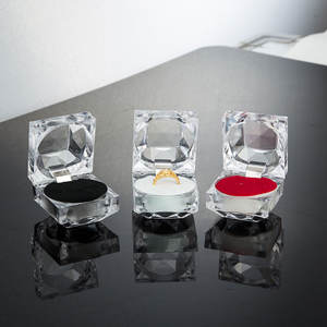 पारदर्शी क्रिस्टल अंगूठी बॉक्स घन कोने एक्रिलिक वर्ग अंगूठी बॉक्स उपहार गहने 4.5*4.5cm - Product Image 1