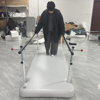 Tapis de marche gonflable en PVC DWF pour la rééducation, équipé d'une planche d'équilibre et de barres doubles parallèles