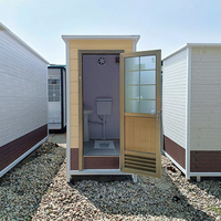 Maison conteneur en acier de conception moderne, toilettes publiques mobiles d'extérieur avec panneau métallique sculpté et espace panoramique, pour usage scolaire et résidentiel