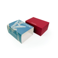 Boîte à montre en carton rigide de luxe, matériaux recyclés, revêtement UV, avec logo personnalisé, fermeture magnétique et étui.