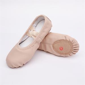 Vente en gros de chaussures acrobatiques à semelle souple pour enfants en cuir PU chaussures de danse à griffes de chat pour femmes chaussures de danse de classement de performance - Product Image 1