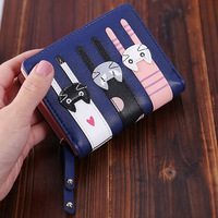 Nouveauté : Portefeuille court portable en PU à trois volets, motif dessin animé mignon trois chats, avec fermeture éclair simple pour pièces de monnaie et cartes