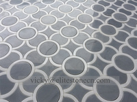 Mosaïque de marbre gris et blanc de luxe à motif circulaire découpé au jet d'eau pour crédence murale intérieure d'hôtel et de villa