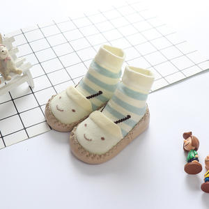 Usine directement en Chine <span class=keywords><strong>pas</strong></span> <span class=keywords><strong>cher</strong></span> maison infantile personnalisé animaux imprime bébé chaussons chaussette chaussures pour enfants avec semelle en caoutchouc pour les enfants - Product Image 5