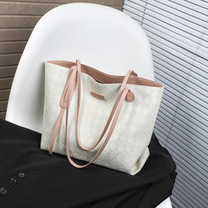 Sac fourre-tout nouvelle collection automne 2025 – Sac à bandoulière haut de gamme et polyvalent, style décontracté et grande capacité pour les trajets quotidiens - Product Image 2