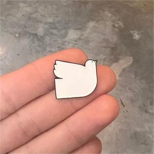 Professionele Aangepaste Heilige Geest Christelijke Emaille Pin Witte Duif Vrede Vogel Bruiloft Decoratie Metalen Email Pin Voor Cadeau Souvenir