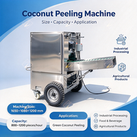 Machine à peler les jeunes noix de coco automatique et commerciale avec entraînement par chaîne de 1,5 kW pour usine de jus de coco