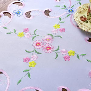 Geborduurde Rechthoekige Tafelkleden Met Vlinder-En Bloempatronen Zijn Zeer Geschikt Voor Huisvakantiedecoratie - Product Image 6