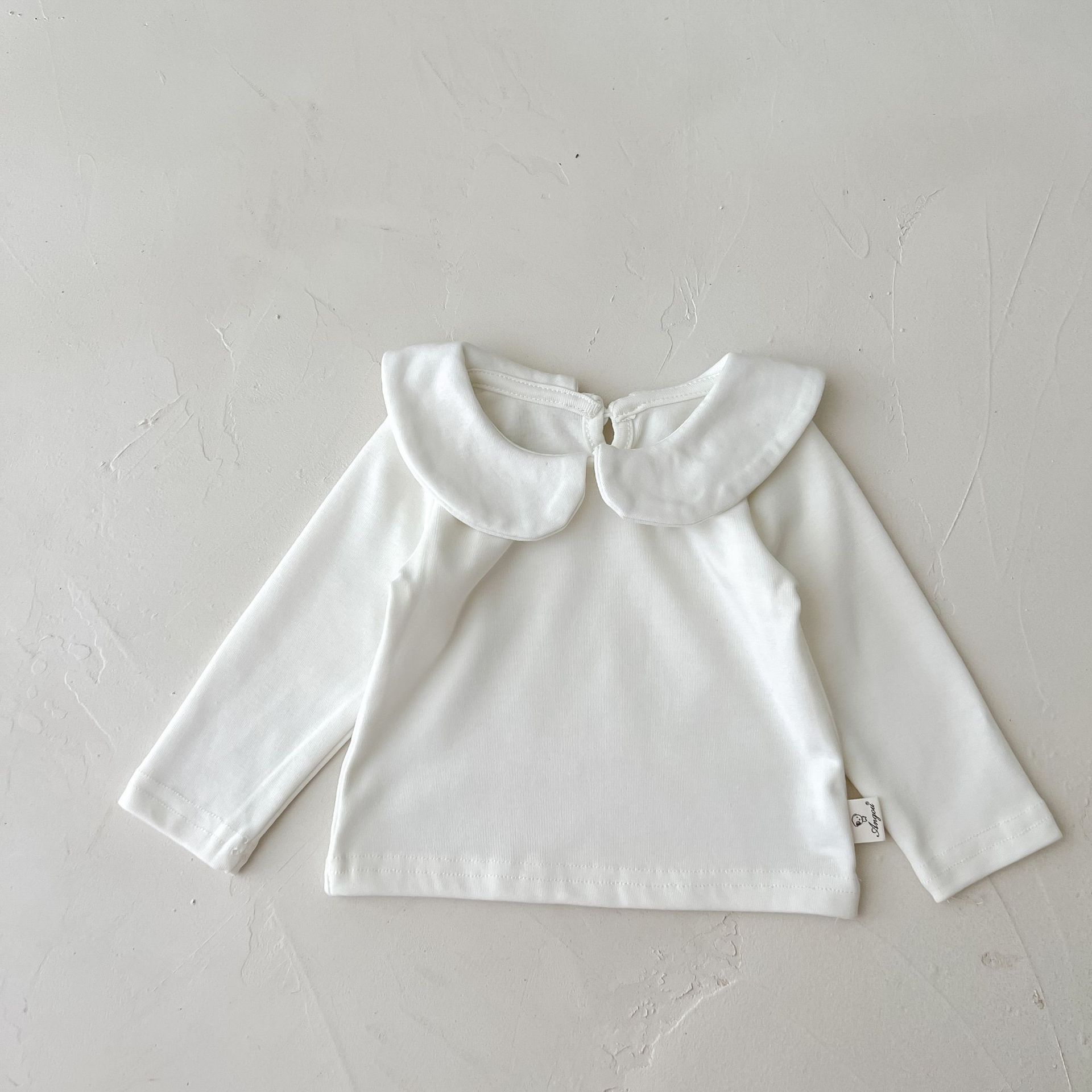 White bottoming shirt