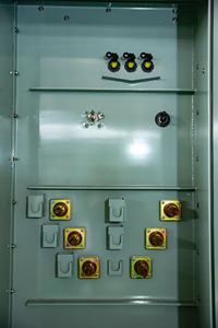 หม้อแปลงไฟฟ้าแบบติดตั้งบนแท่น 3 เฟส ขนาด 630KVA สำหรับใช้งานกลางแจ้ง ทนทานต่อสภาพอากาศ พร้อมระบบจ่ายไฟแบบ Loop Feed ขดลวดทองแดง/อลูมิเนียม พร้อมฟิวส์แบบ Bay-<span class=keywords><strong>O</strong></span>-<span class=keywords><strong>Net</strong></span> - Product Image 4