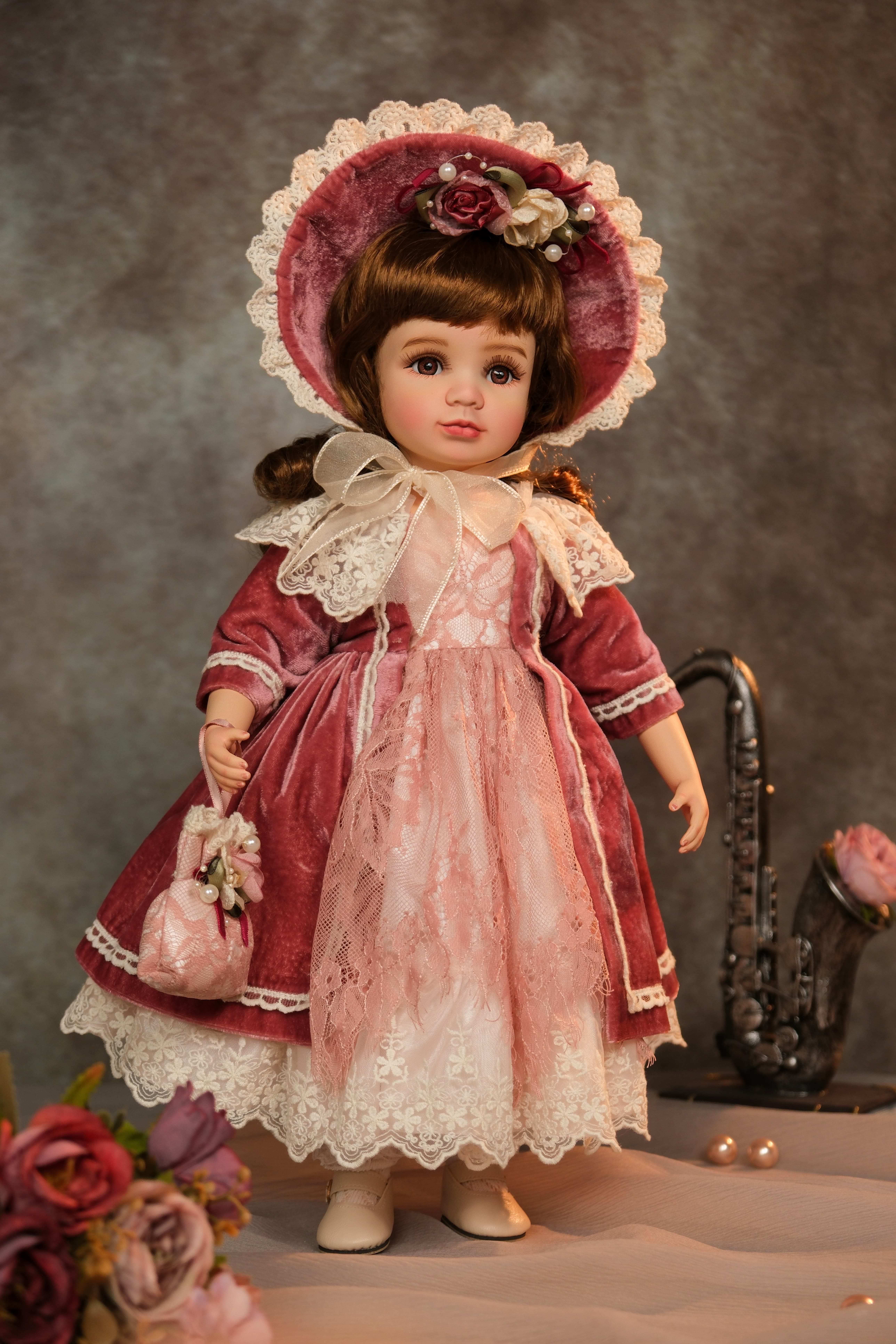 Poupée en porcelaine 18 pouces 1