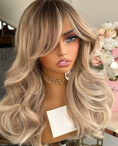 Peluca Casual Natural para Mujer Árabe, Color <span class=keywords><strong>Rubio</strong></span> Sucio, Ondas Sueltas, 150% de Densidad, Cabello Caucasiano, Pelucas con Frente de Encaje Ajustable y <span class=keywords><strong>Flequillo</strong></span> - Product Image 2