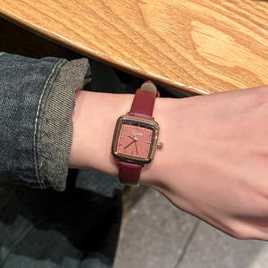 Reloj de mujer de estilo clásico, pequeño reloj cuadrado de cuarzo, reloj de pulsera con correa de cuero simple y elegante - Product Image 2