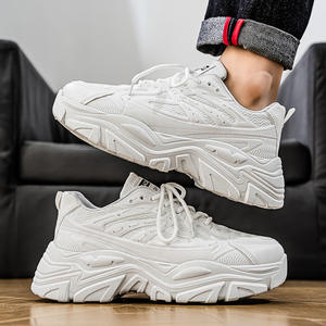 รองเท้าผ้าใบลำลองสไตล์สปอร์ตสีพื้น มีพื้นรองเท้าหนา กันลื่น ทนทาน ระบายอากาศได้ดี และน้ำหนักเบา เหมาะสำหรับใส่ลำลอง - Product Image 4