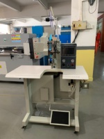 Machine de production de vêtements de protection à commande tactile PLC de haute qualité, machine de scellage à air chaud pour la couture des bandes de talon de chaussures