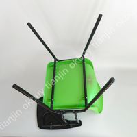 Chaise d'école empilable moderne et durable en plastique de haute qualité avec tablette d'écriture, idéale pour les droitiers – Offre populaire et très demandée