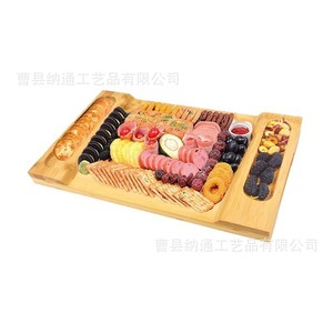Plateau à fromage en bambou Naton avec rangement pour couteaux, plateau de service pour apéritifs et fruits - Product Image 5