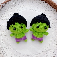 Porte-clés en crochet fait main, personnage héroïque, poupée amigurumi, série style film, ornement, cadeau créatif, breloque en peluche tricotée