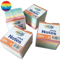 Blocs-notes adhésifs carrés BIGOO avec design personnalisé dans une boîte en PVC 95x95mm Impression 4C pour usage bureautique et promotionnel