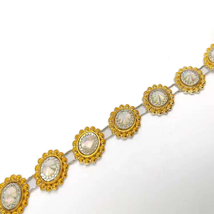 Grosir Ab Kristal Berlian Bunga Emas Alas Plastik Batu Berlian Imitasi Cup Rantai Gulung untuk Gaun Pernikahan