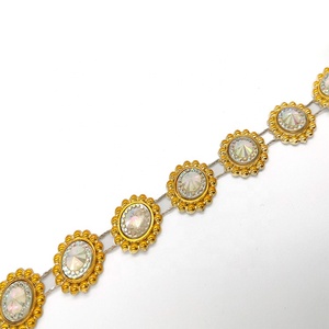 Commercio all'ingrosso ab di cristallo del diamante in oro fiore di plastica piedistallo di pietra catena della tazza del rhinestone roll <span class=keywords><strong>per</strong></span> abito da sposa - Product Image 1